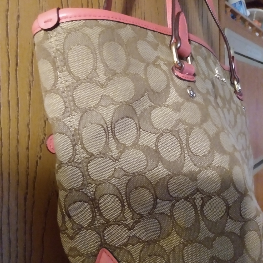 Handbag - Picture 2 of 7